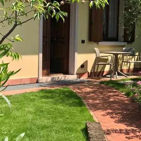 Holiday home The Yellow House Costermano