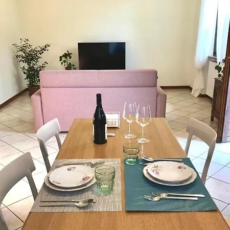 The Yellow House Holiday home Costermano