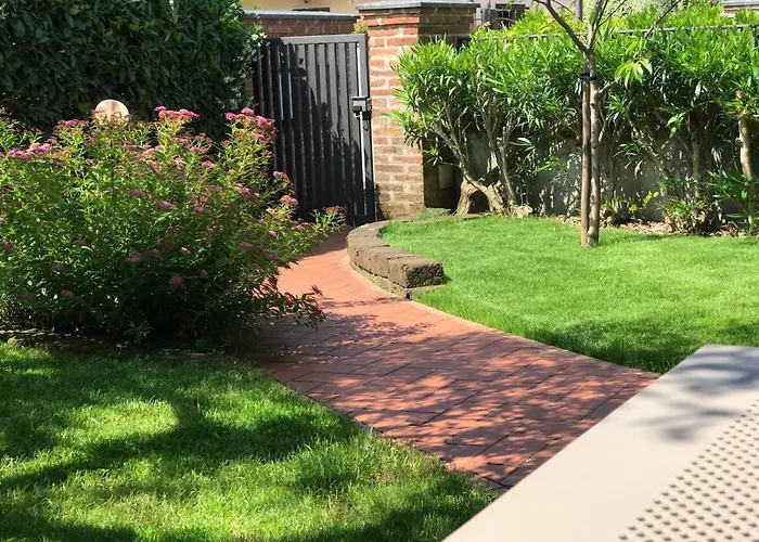 The Yellow House * Costermano